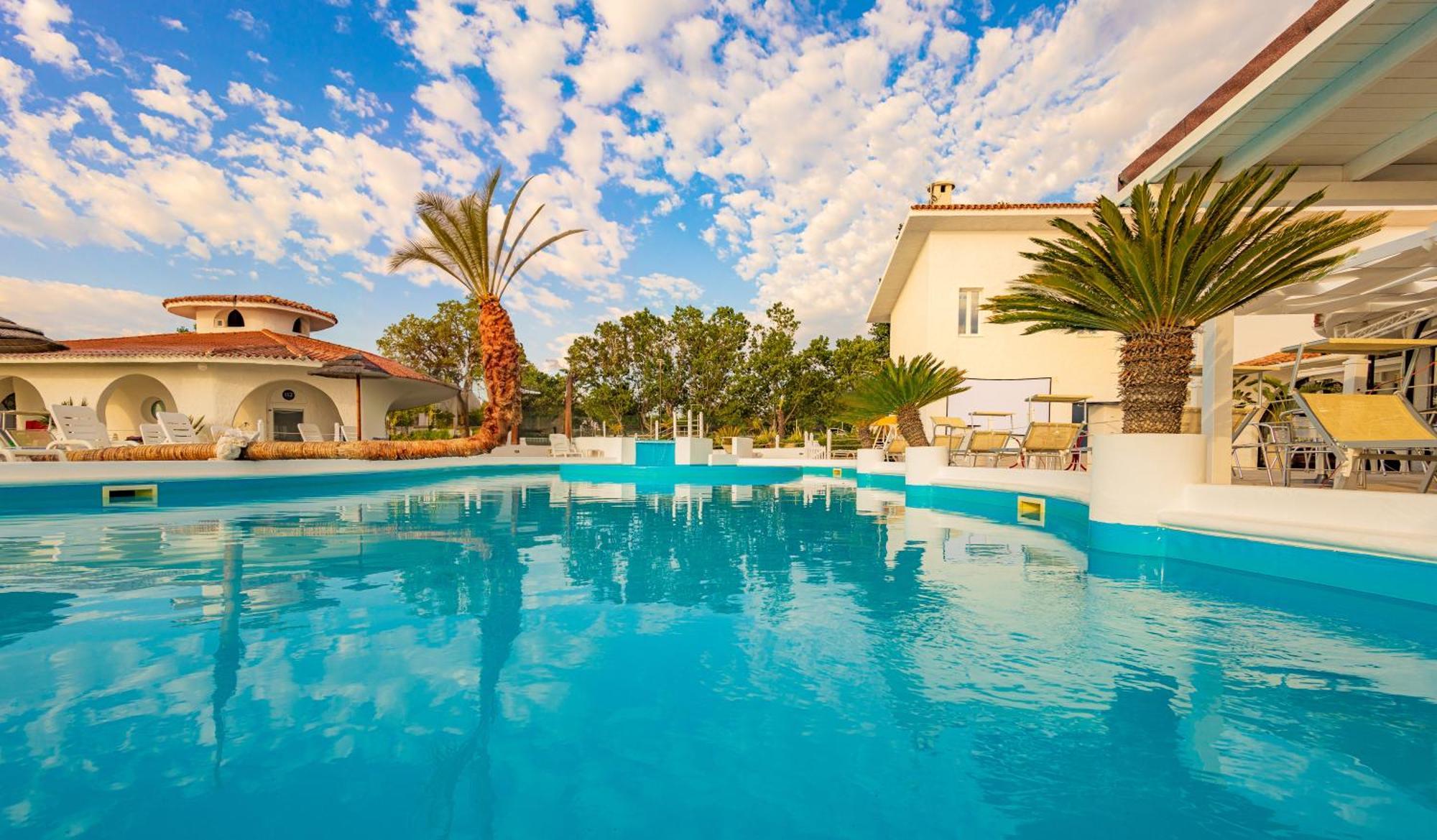 Cala Nostra Resort Марота Екстериор снимка